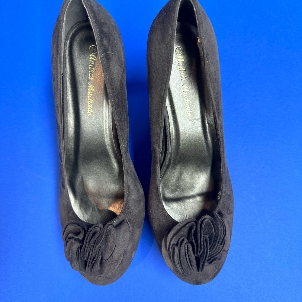 Dark grey suede with rosette detail , nice sturdy heel rare size 13